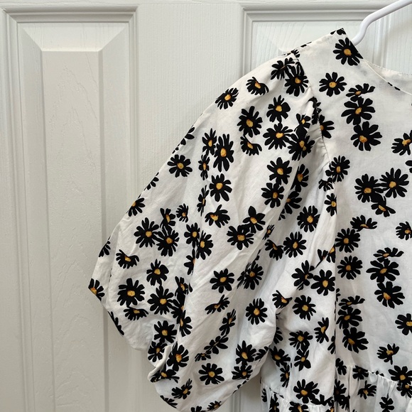 Vestique Floral Puff Sleeve Peplum Top | Black & White Daisy Print Sz S EUC - Picture 3 of 11